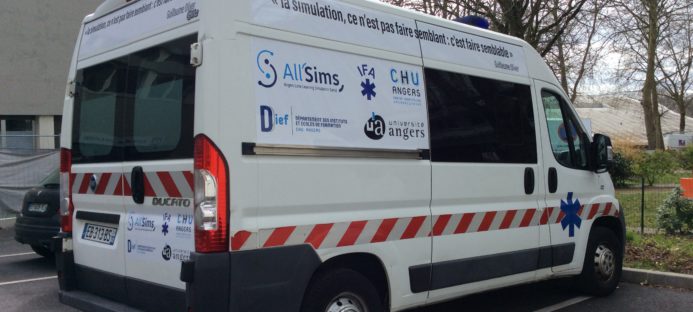 Une ambulance All’Sims